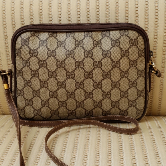 Gucci GG Supreme Logo Crossbody Bag - Picture 2 of 11